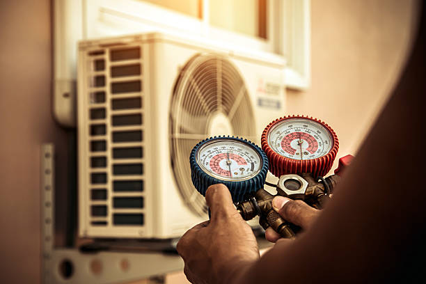 Professional Hvac technician working in Roscoe, TX